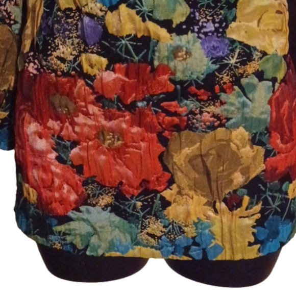 Tuckernuck Size small top. Beautiful floral print, Tapestry type material. - Picture 3 of 11